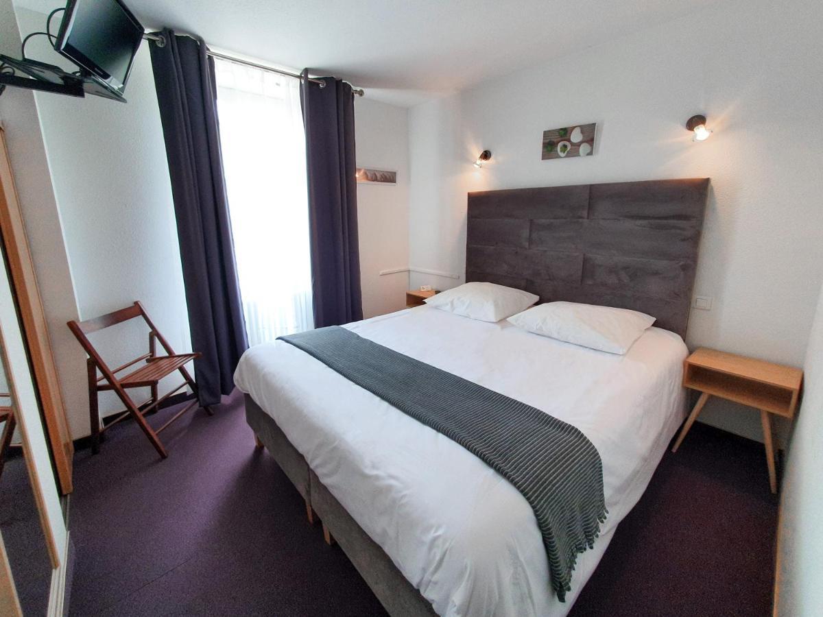 Hotel Les Tilleuls De Pareloup A Salles-Curan ภายนอก รูปภาพ