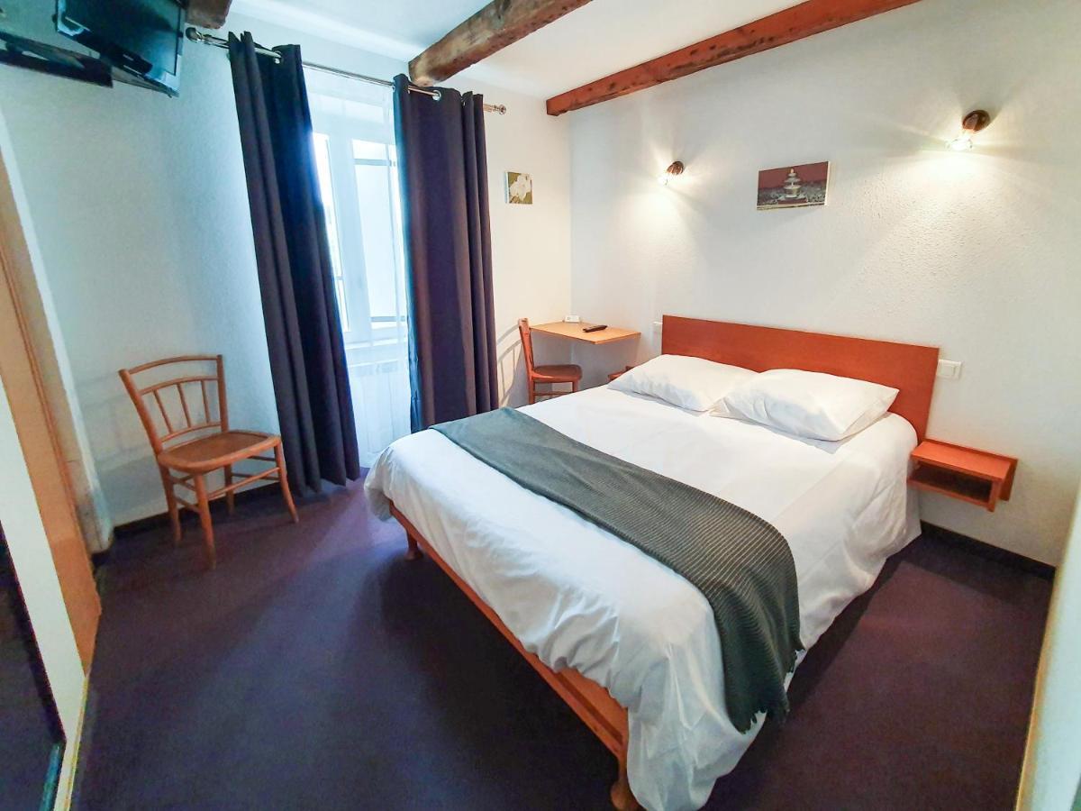 Hotel Les Tilleuls De Pareloup A Salles-Curan ภายนอก รูปภาพ