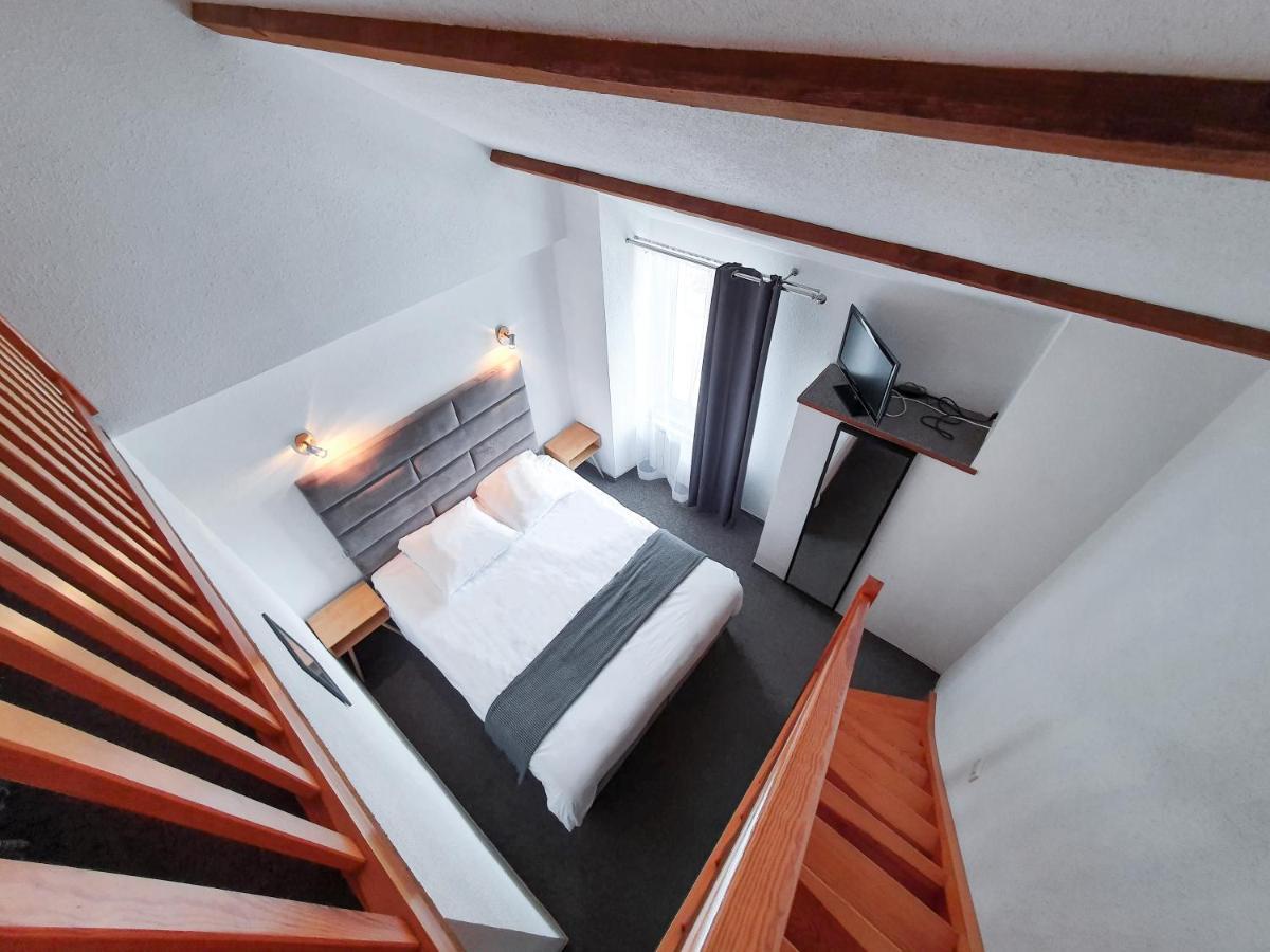Hotel Les Tilleuls De Pareloup A Salles-Curan ภายนอก รูปภาพ