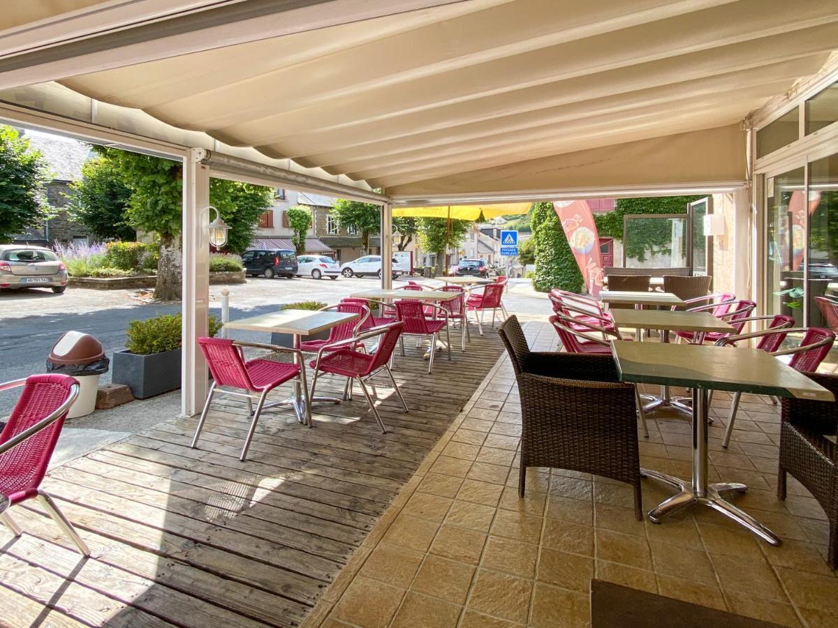 Hotel Les Tilleuls De Pareloup A Salles-Curan ภายนอก รูปภาพ