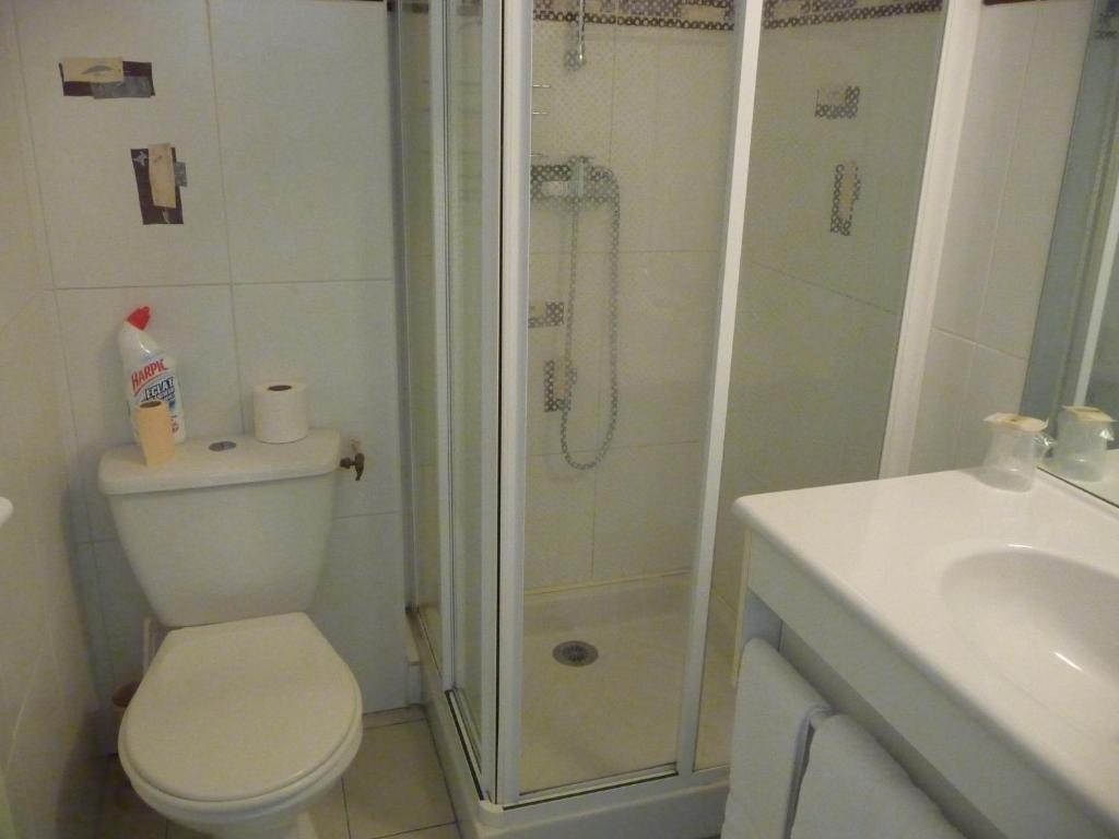 Hotel Les Tilleuls De Pareloup A Salles-Curan ห้อง รูปภาพ