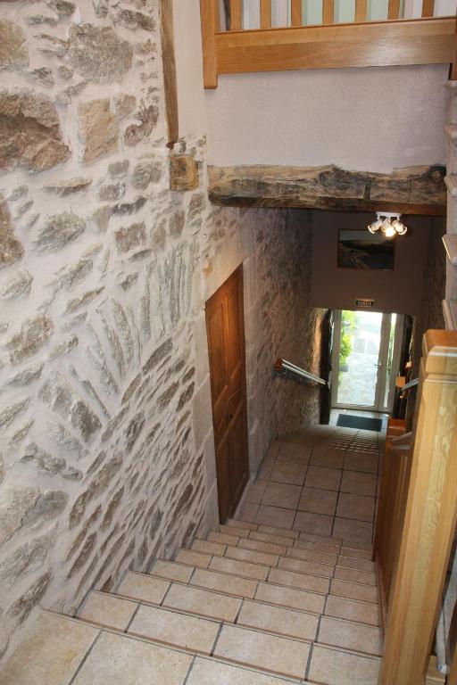 Hotel Les Tilleuls De Pareloup A Salles-Curan ภายนอก รูปภาพ