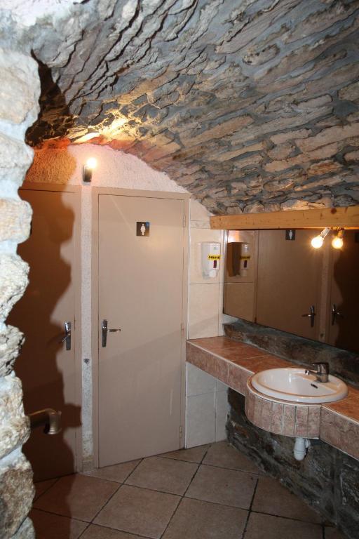 Hotel Les Tilleuls De Pareloup A Salles-Curan ภายนอก รูปภาพ