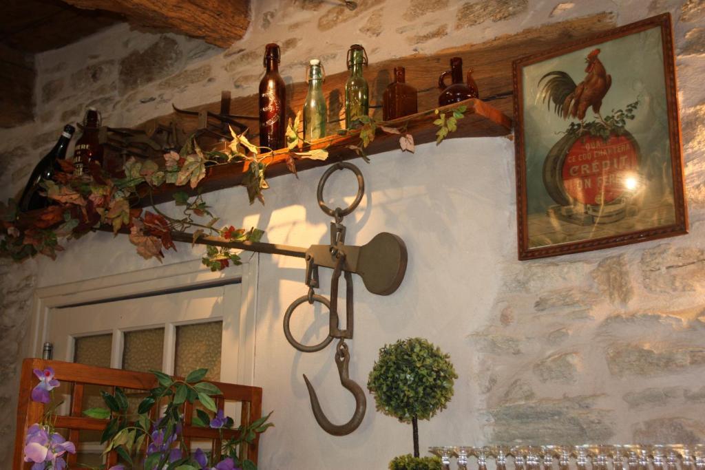 Hotel Les Tilleuls De Pareloup A Salles-Curan ภายนอก รูปภาพ