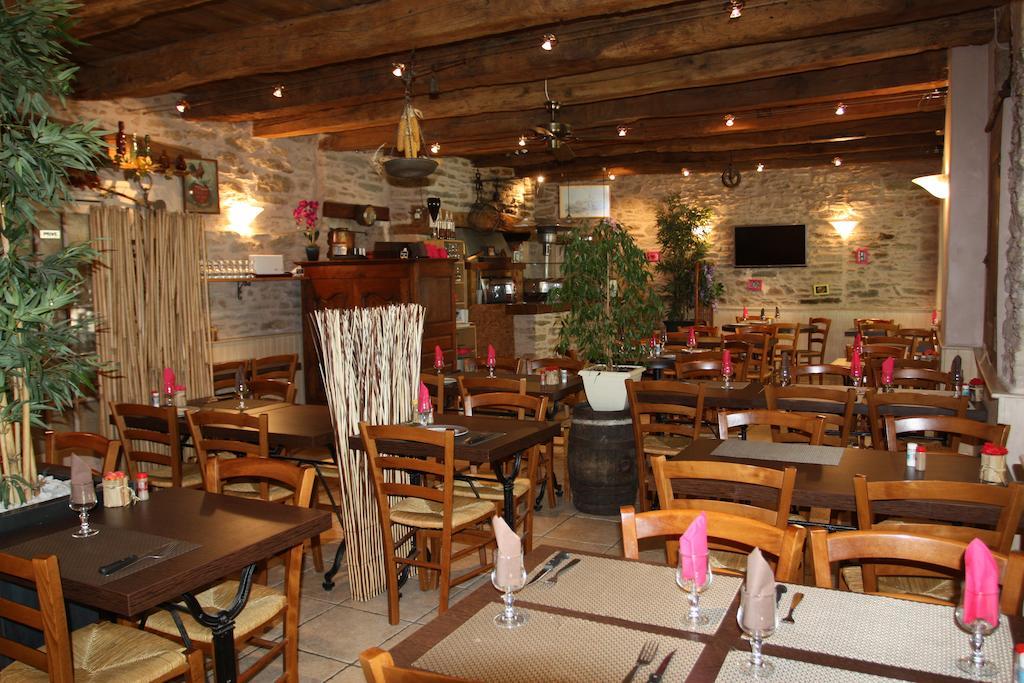 Hotel Les Tilleuls De Pareloup A Salles-Curan ภายนอก รูปภาพ